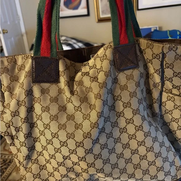 Gucci bag with flaws shown in live - Picture 10 of 15